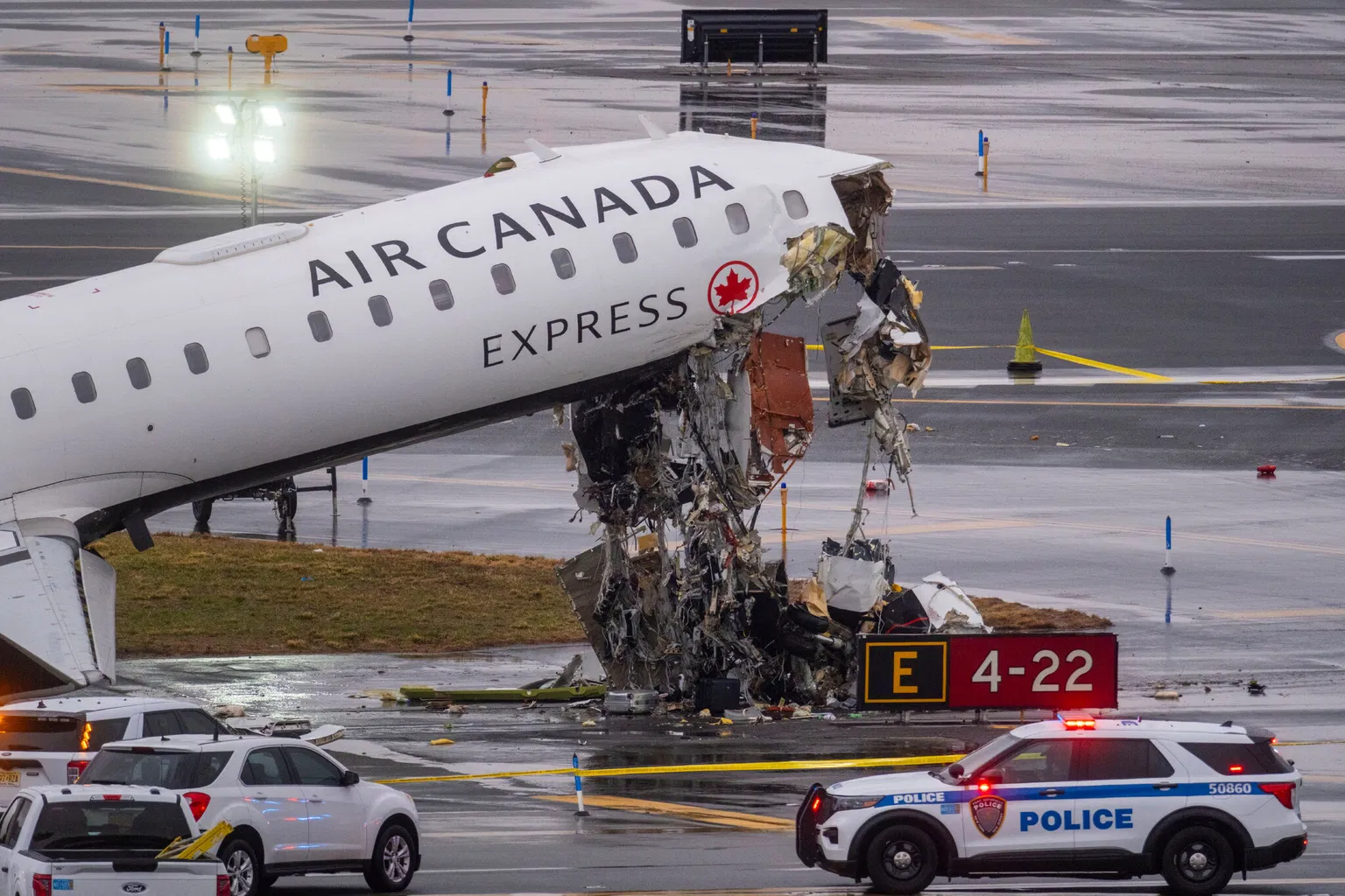 LaGuardia Airport Closed After Deadly Collision: Travel Disruption and Passenger Advice