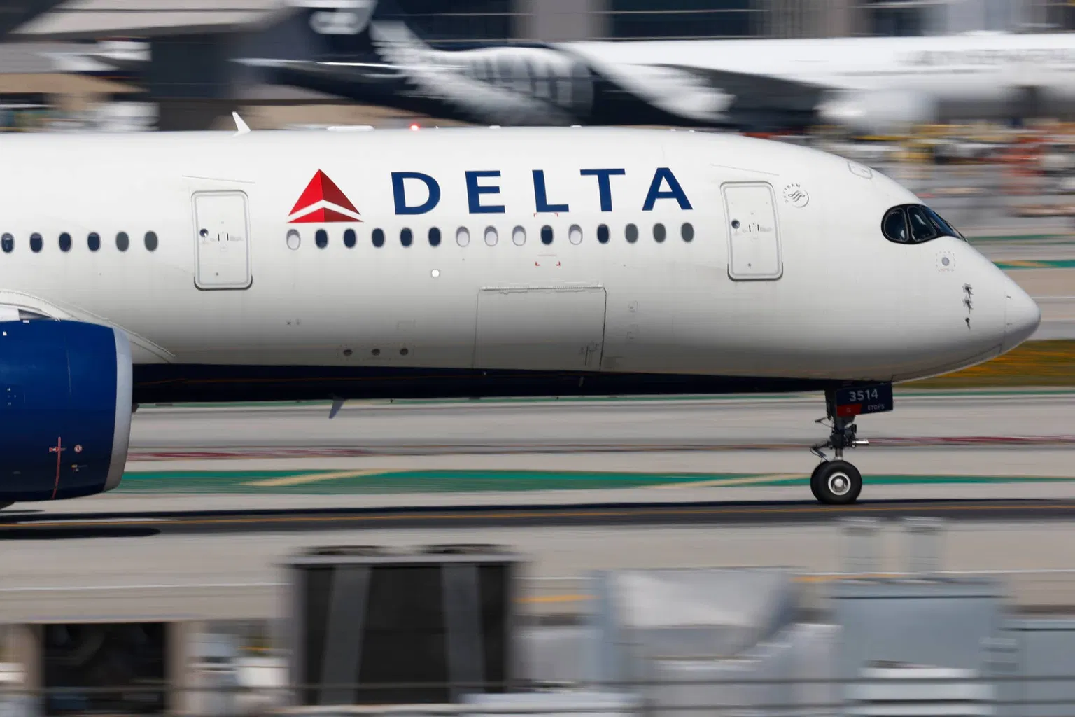 Delta Cancels Hundreds of Flights: What Travelers Need to Know About the Pilot Scheduling Crisis
