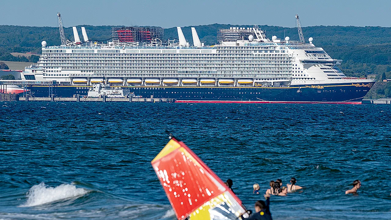 Disney Adventure Cruise Cancelled After Boarding: 6,700 Passengers Disembark in Singapore