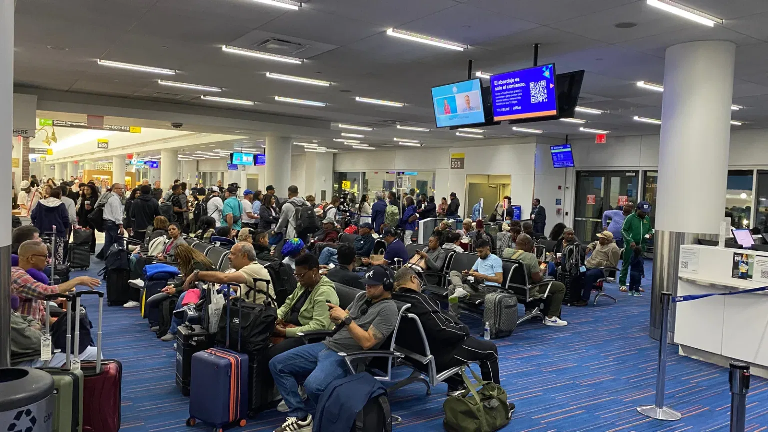 American Airlines Ground Stops: What Travelers Need to Know About FAA Delays and Flight Disruptions