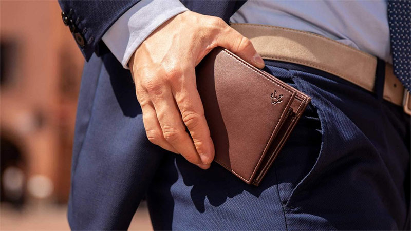 Don t let your wallet out of your sight