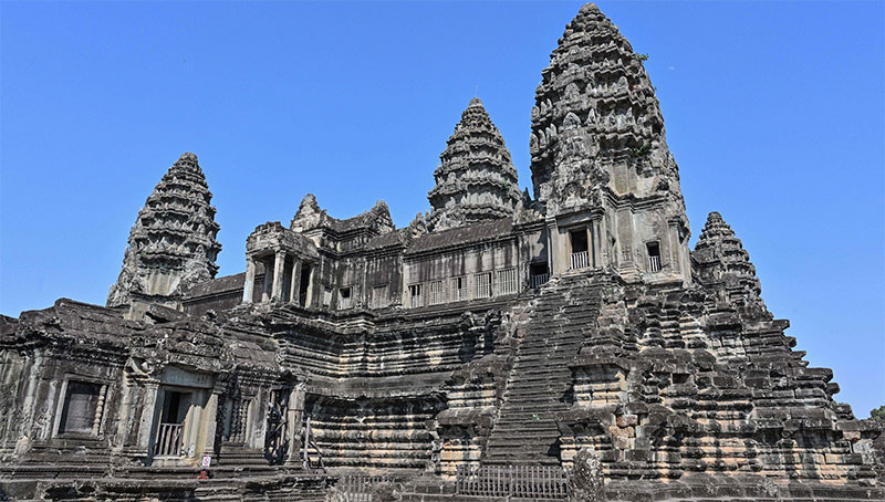Temple complexes and cities
