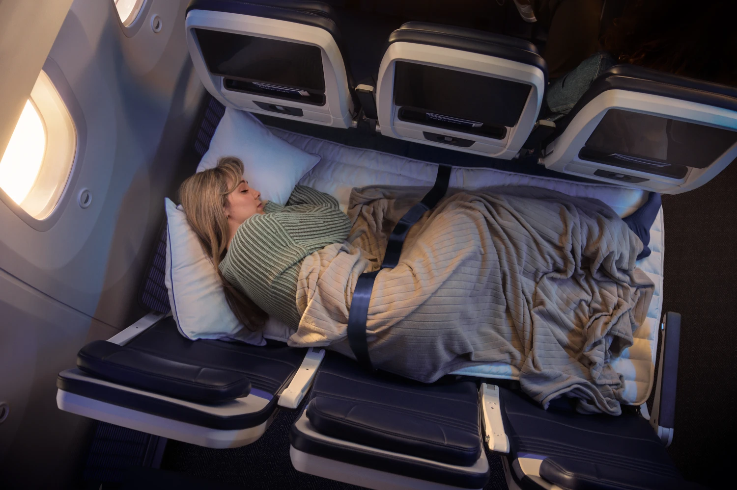 United Airlines Relax Row: Economy Seats That Turn into Beds in 2027