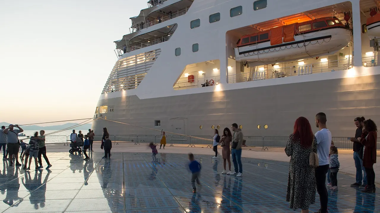 1777817722430_cruise ship greetings sun zadar fox news 001