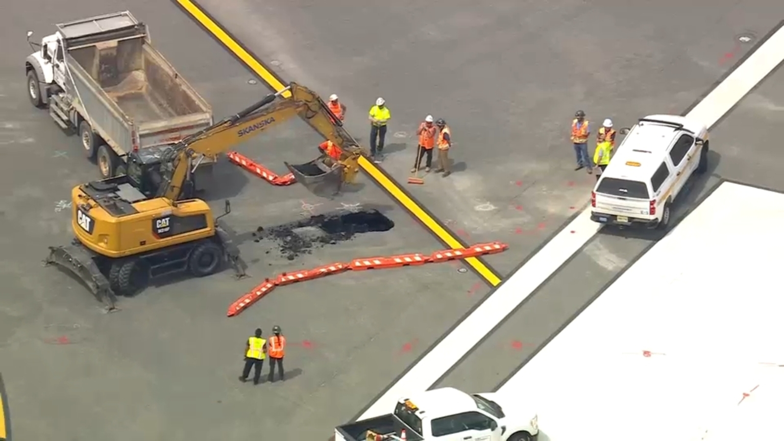 1779372711707_19138698_052026 wabc lga sinkhole img