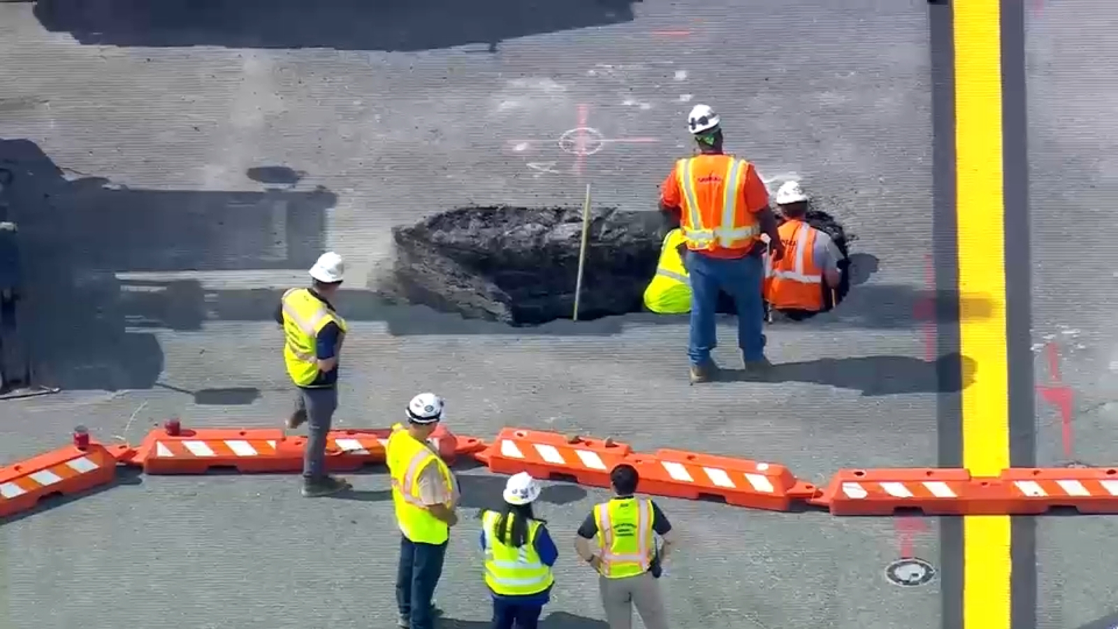 1779372712367_19142863_052126 wabc laguardia sinkhole thurs img