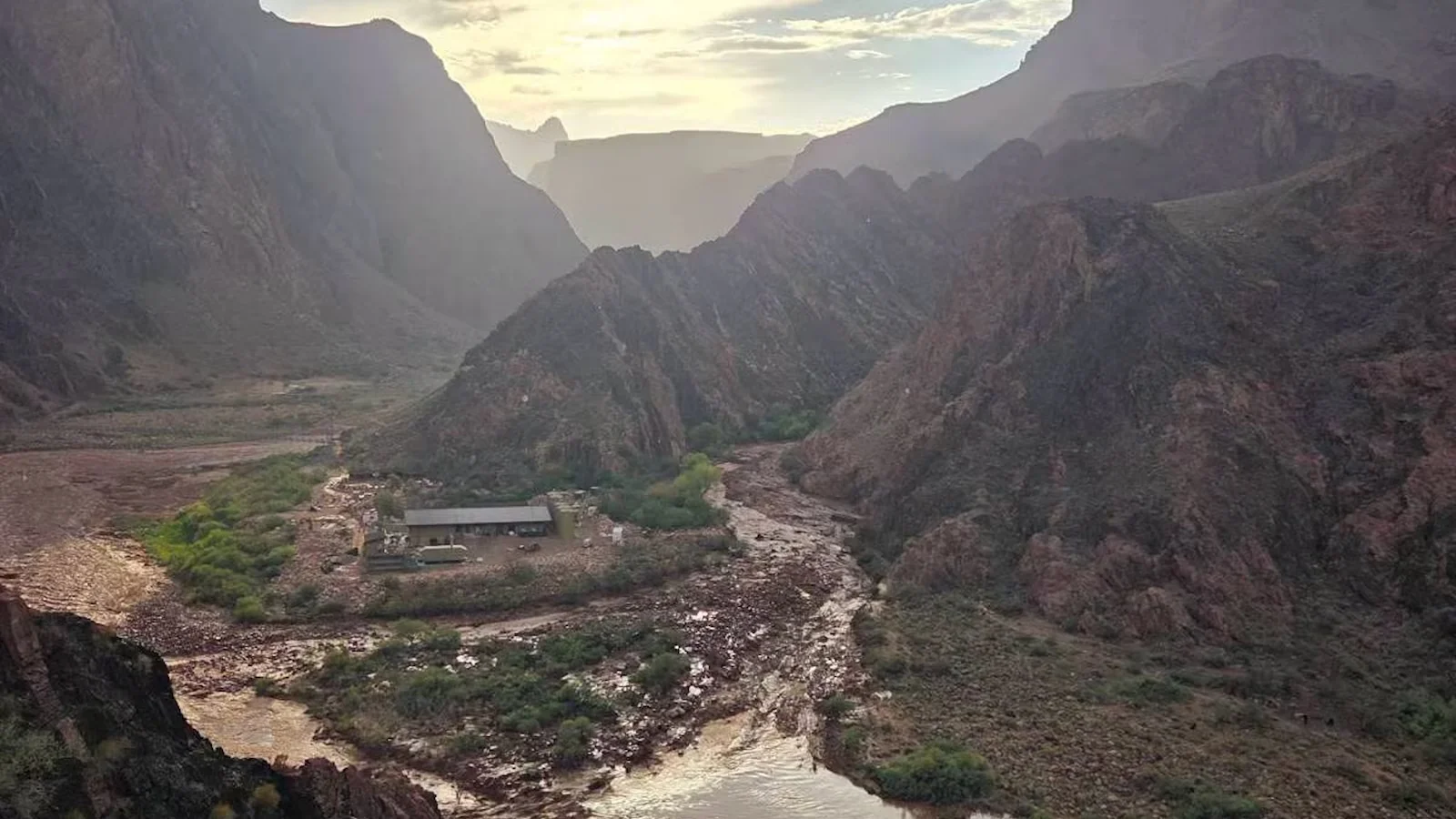 1788272489827_Grand canyon flood evacuation hd bh 260830_1788119974357_hpMain_16x9