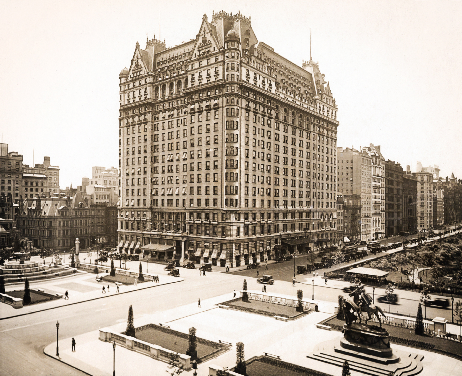 1792248560153_Plaza_Hotel_New_York_City_1908