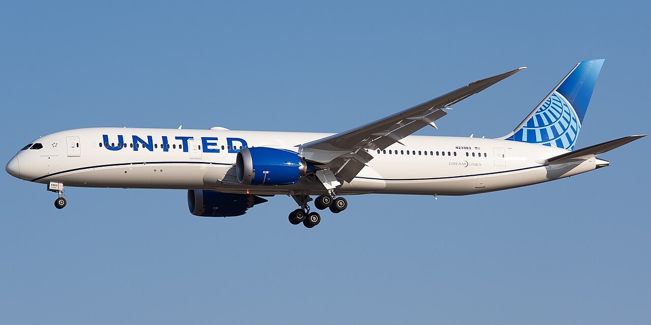 1792507941818_United_Airlines_Boeing_787 9
